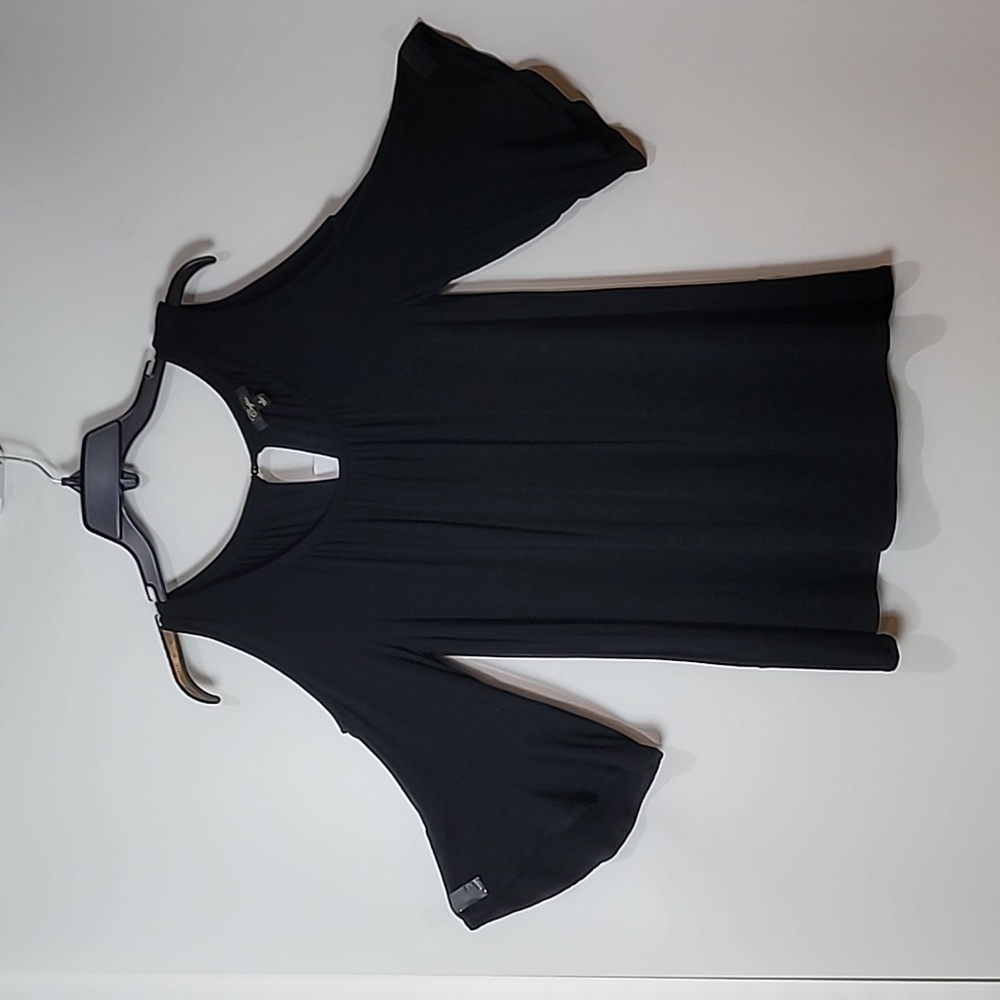 CUPIO BLACK OPEN SHOULDER BELL SLEEVES TOP
